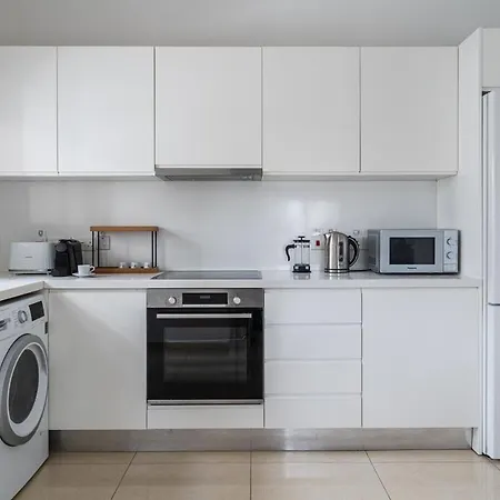Classy 2br Café *
